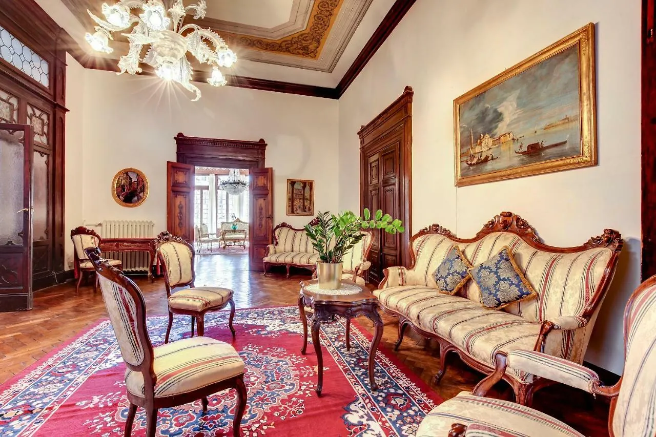 Apartment Ferienwohnung Palazzo Pisani Venedig