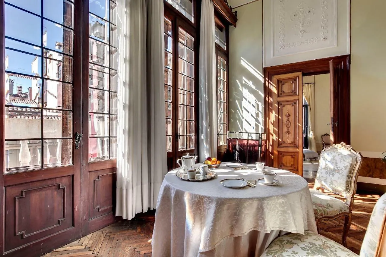 Apartment Ferienwohnung Palazzo Pisani Venedig Italien